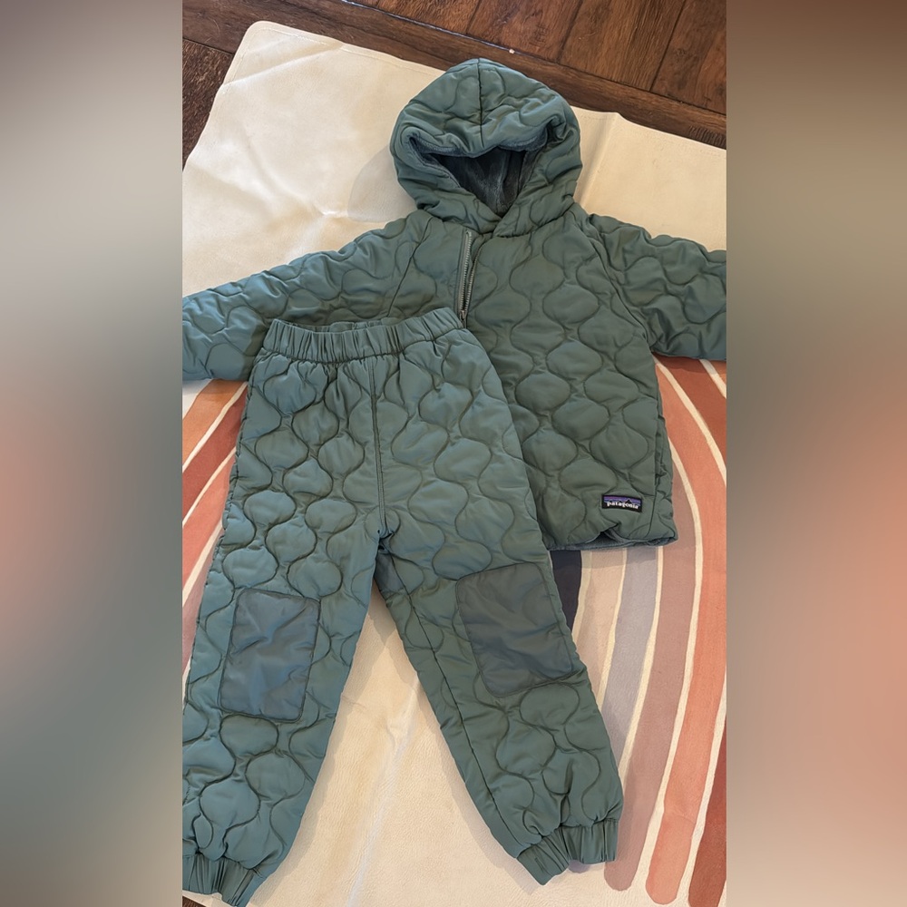Patagonia Puff Jacket 4T & Joggers 5T